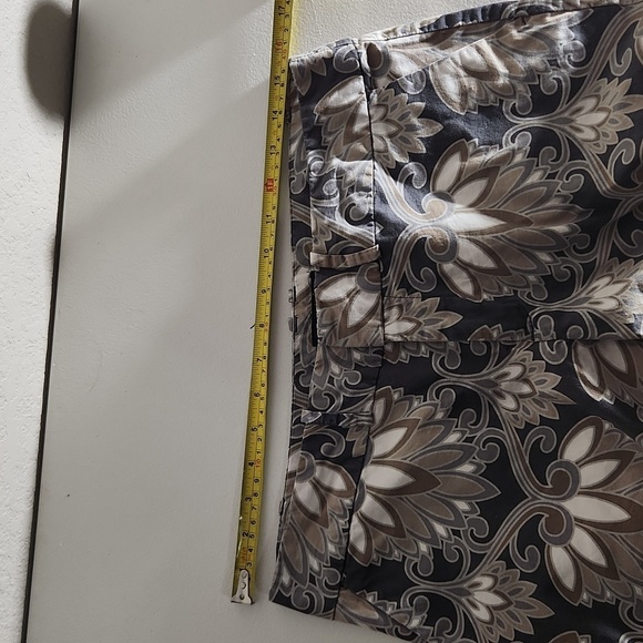 Mossimo short womens stretch floral all over print gray white size 8 - Picture 4 of 7